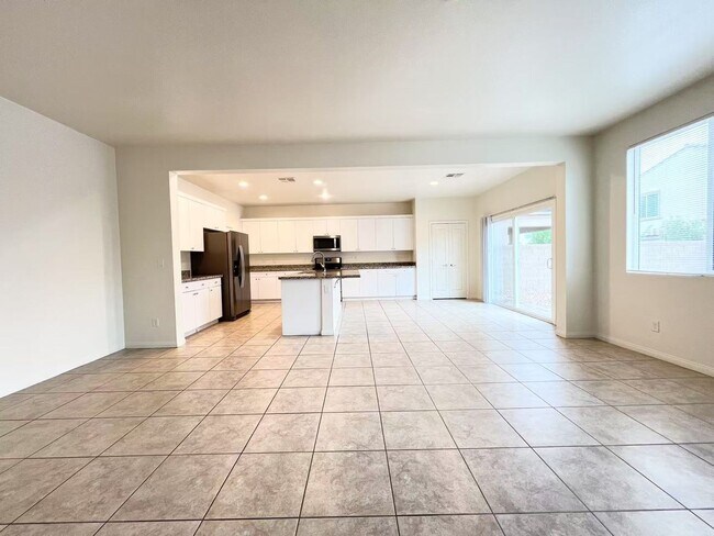 Building Photo - Modern 4BR Home with Island Kitchen, Tile ...