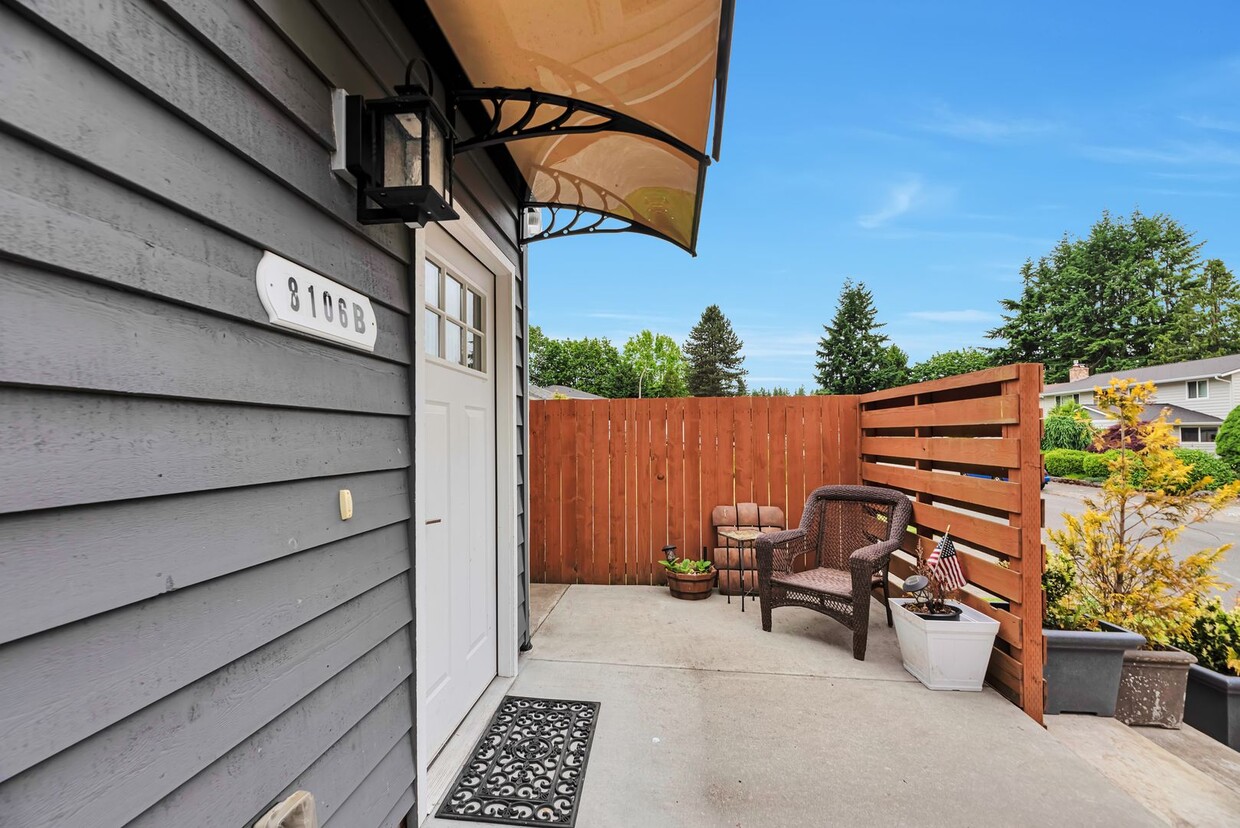 Primary Photo - For Rent: Stunning 2BR/1BA Above-Garage Ap...