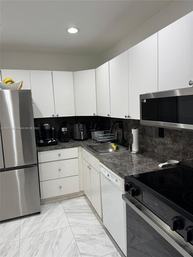 Foto del edificio - 13715 Kendale Lakes Cir
