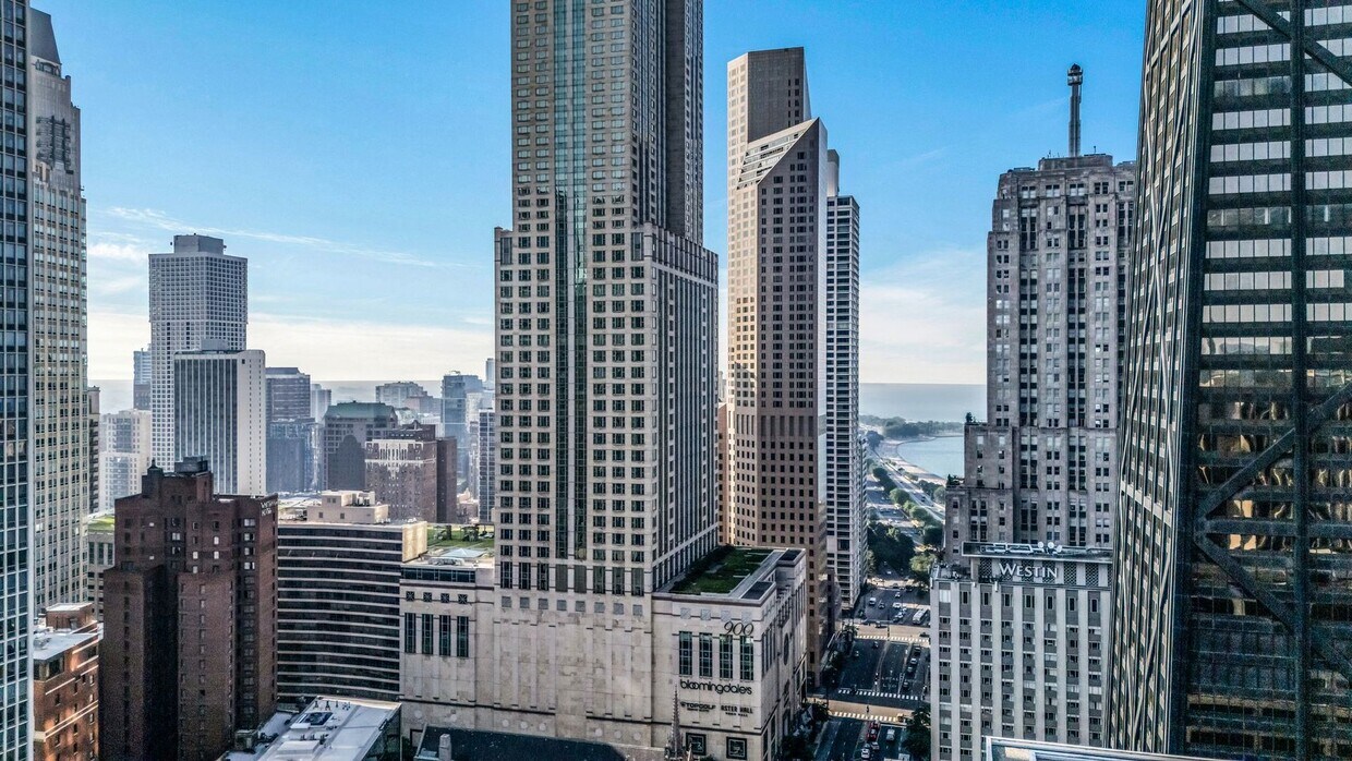 Foto principal - 132 E Delaware Pl