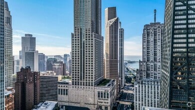 Building Photo - 132 E Delaware Pl