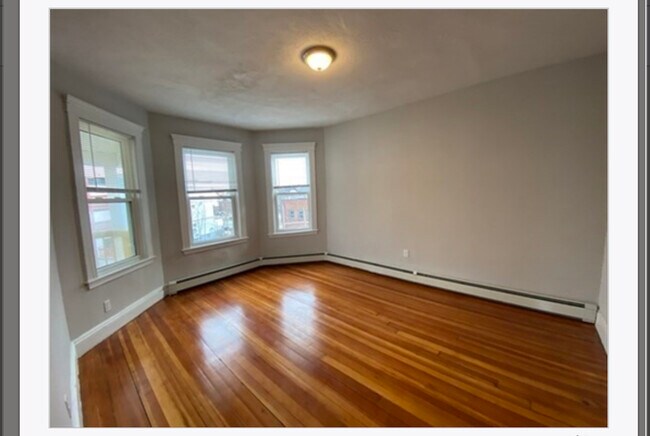 Building Photo - 14 Fabyan St