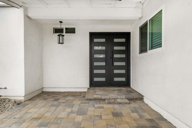 Building Photo - 4631 Dunman Ave