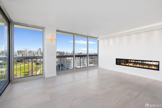 Building Photo - 2200 Sacramento St