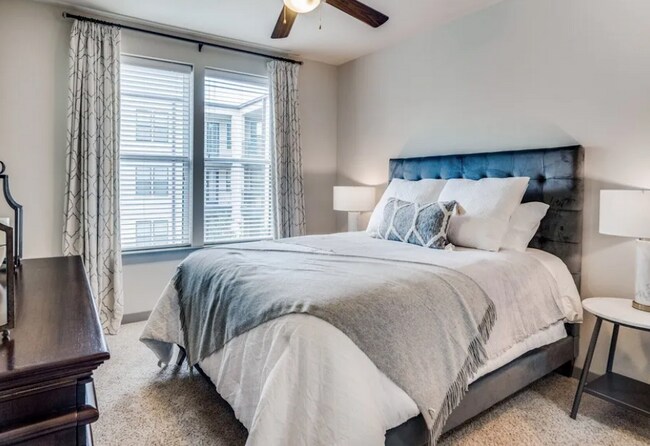 Foto del edificio - 926 E. 15th-21131