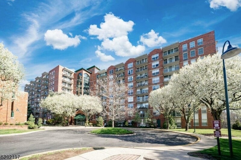 300 Main St Unit 915, Little Falls, NJ 07424 Condo for Rent in Little