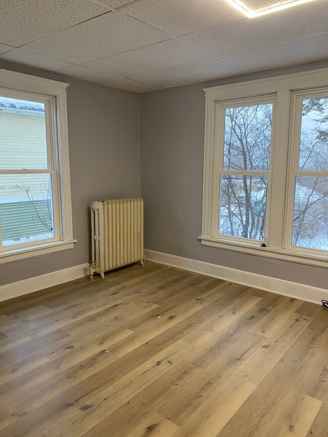 Building Photo - 1227 E 3rd St