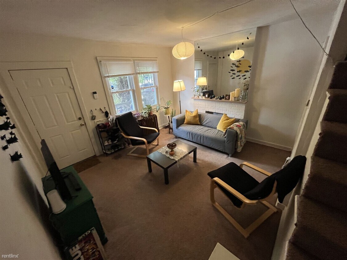Foto principal - 3 br, 1 bath House - 222 Chesterfield Rd