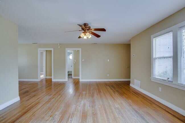 Building Photo - Pre-Leasing for Summer/Fall 2024!