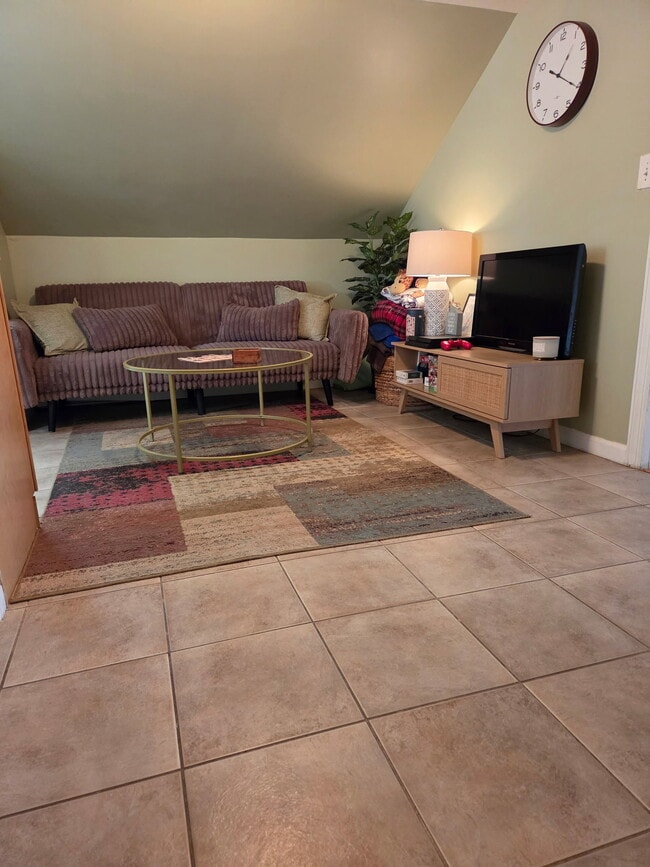 Building Photo - Saint Pauls Avenue, Cliffside Park, NJ 07010 - 1 BR 1 BA multi-family home