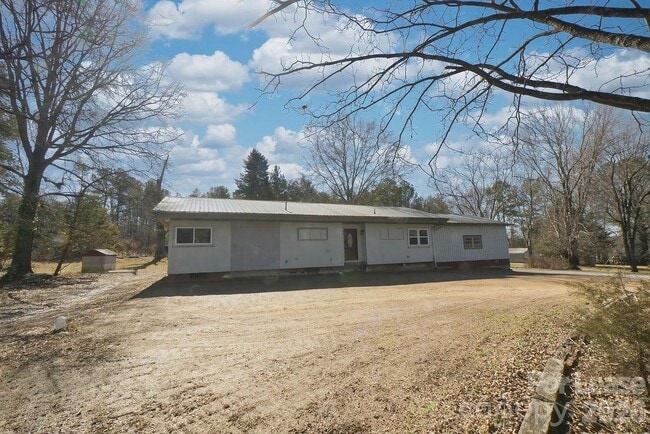 Building Photo - 909 Fisher St