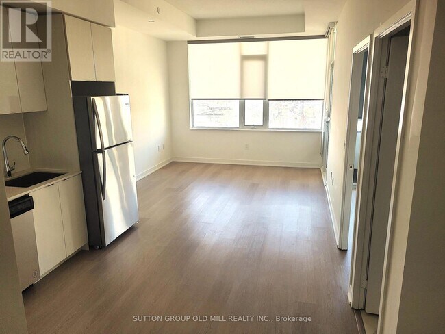 Photo du bâtiment - 859 The Queensway