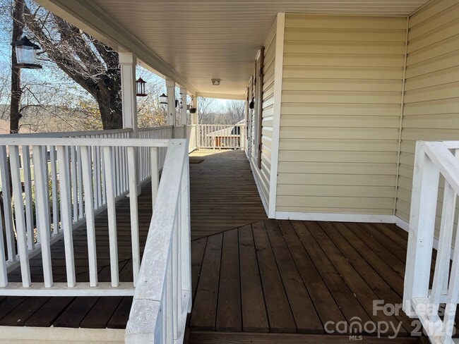 Building Photo - 15 1st St