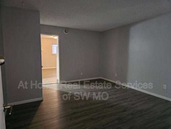 Foto del edificio - 728 E Walnut St