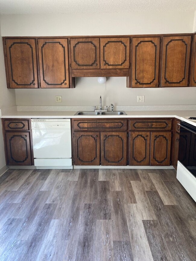 Building Photo - 611 Hickory Hill Ln