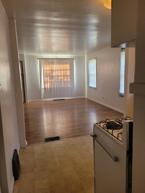 Building Photo - 2417 N Rockton Ave