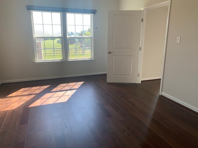 Foto del edificio - 127 Shady Creek Ln