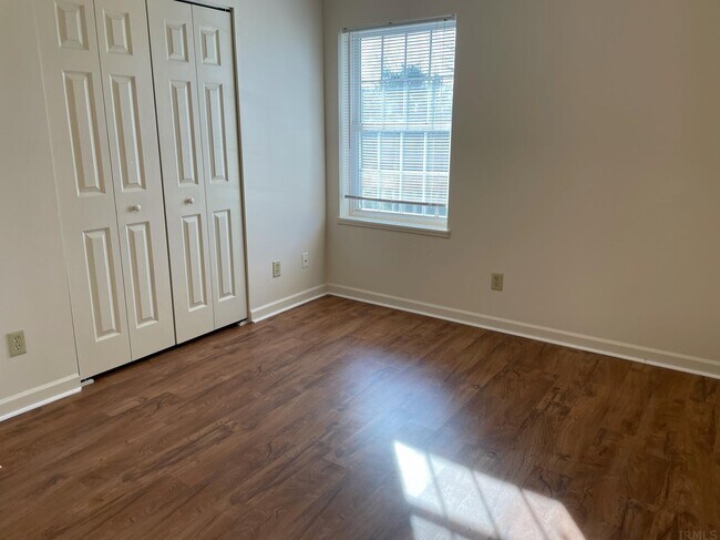 Building Photo - 5213 Raubs Ln