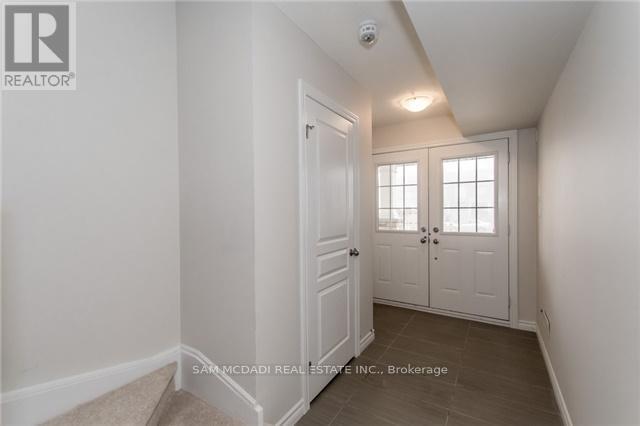 Building Photo - 6 Mayland Trl