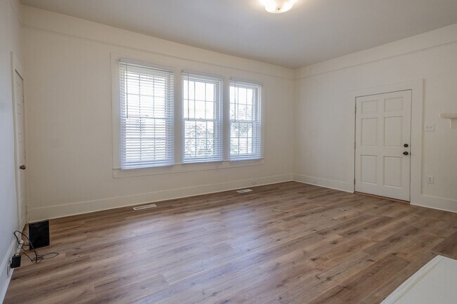 Foto del edificio - 621 Park Cir