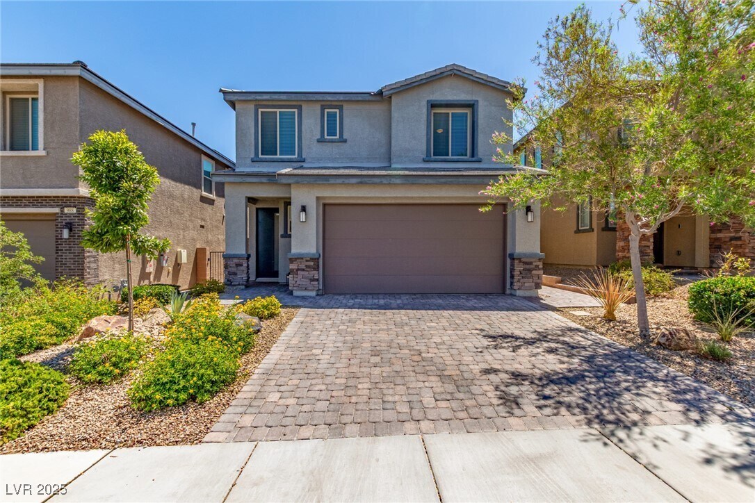 Foto principal - 992 Lotus Falls St