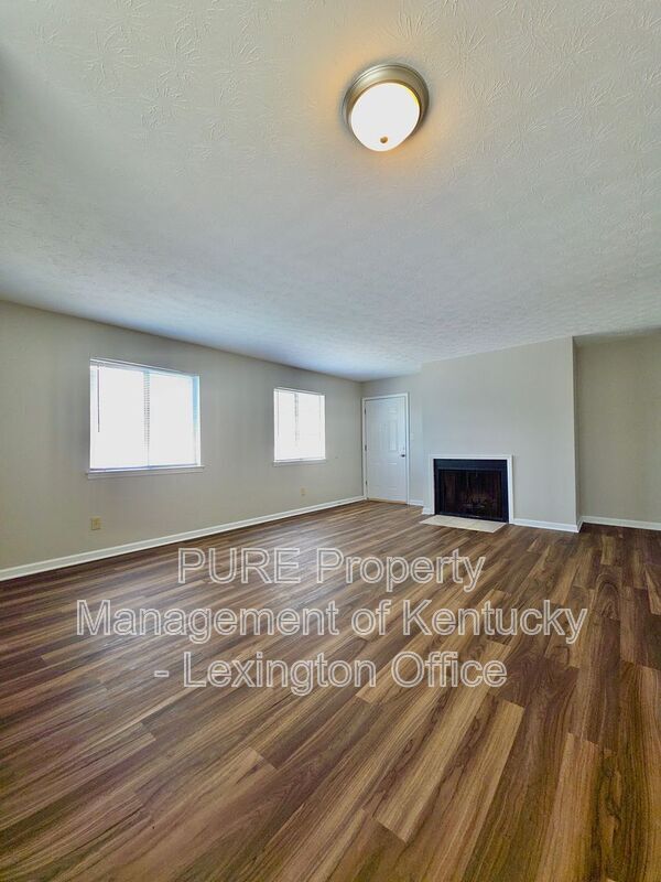 Foto del edificio - 3772 Camelot Dr