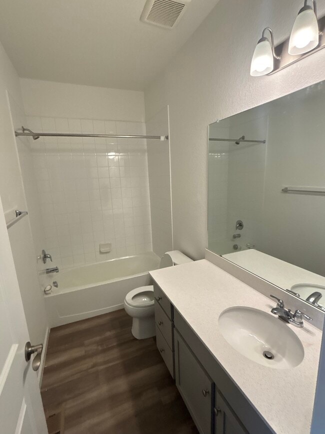 Building Photo - 404 Millwall Cir