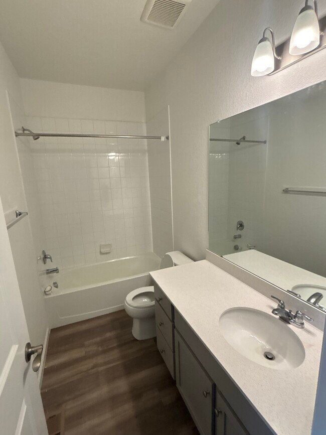 Foto del edificio - 404 Millwall Cir