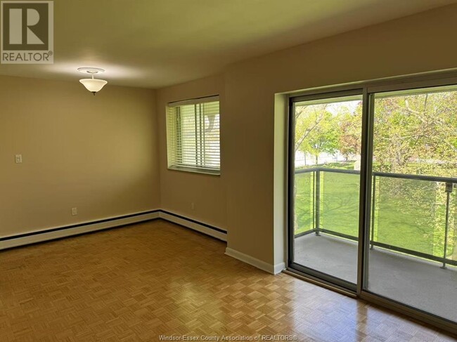 Photo du bâtiment - 1805 Riverside Dr W