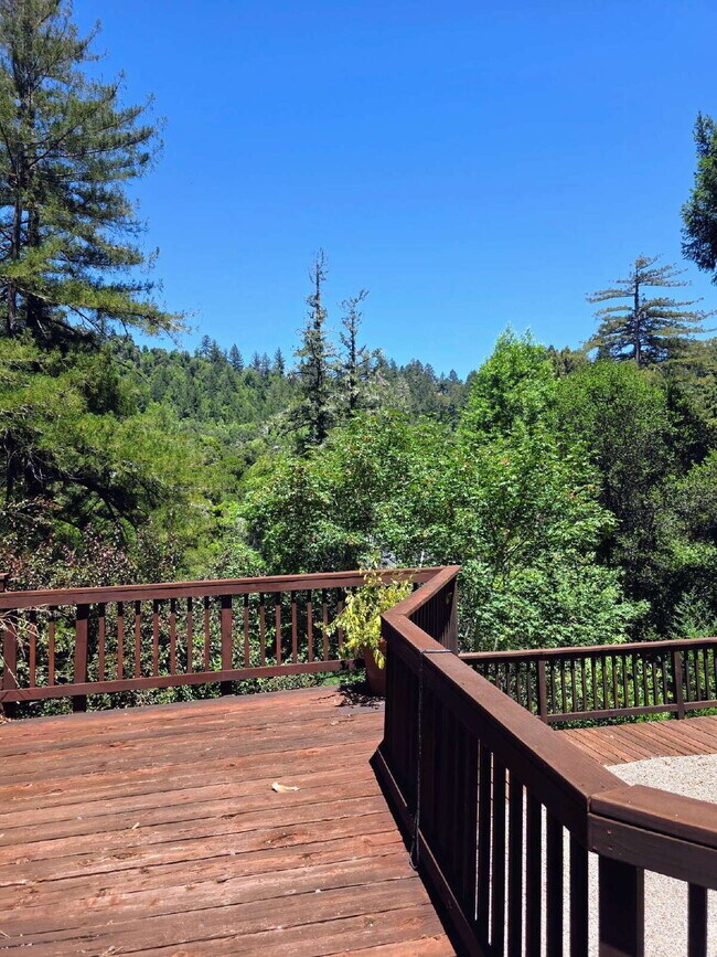 Foto del edificio - Compound-Style Mountain Living at Its Finest — Spacious Main Home + Brand-New Modern One-Bedroom ...