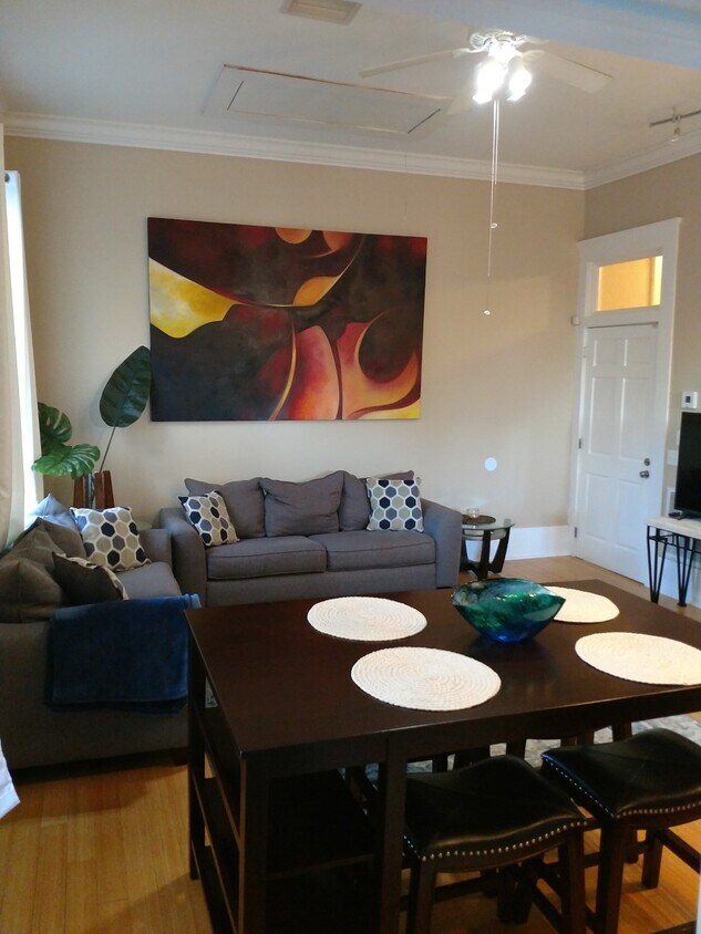Foto principal - 304 W 40th St