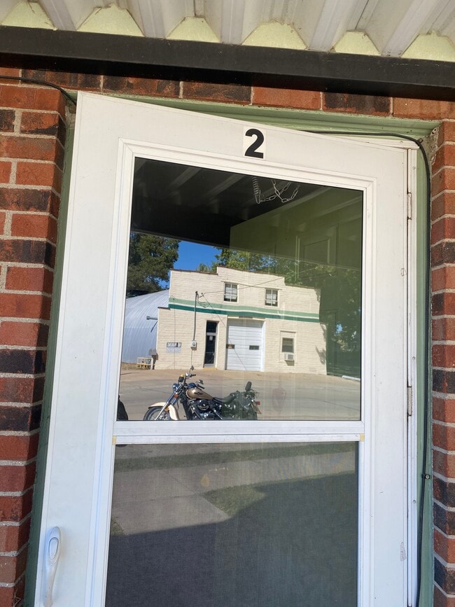 Building Photo - 655 Portis St