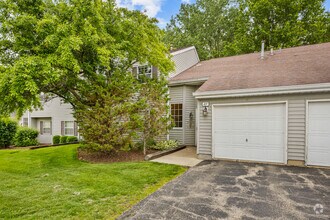 Building Photo - 27 N Victoria Ln