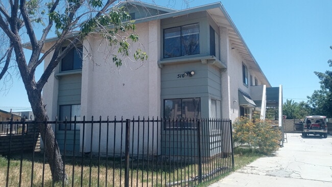Building Photo - 510 E Avenue Q2