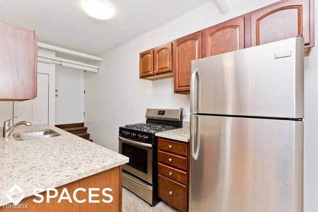 Foto del edificio - 1331 W Addison St