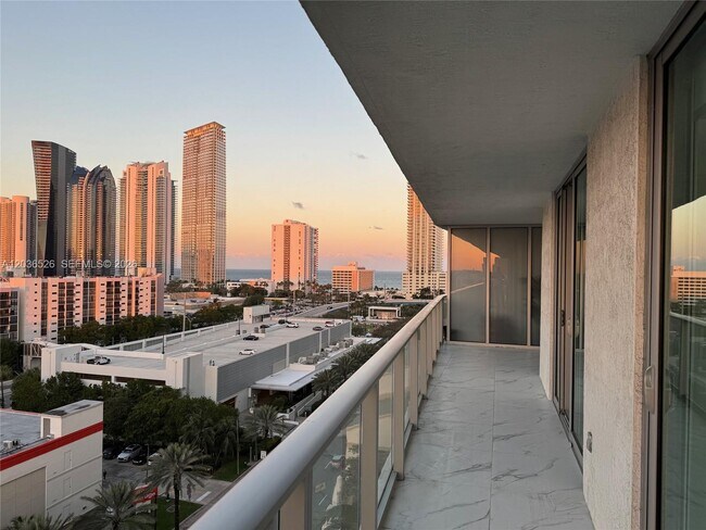 Foto del edificio - 330 Sunny Isles Blvd