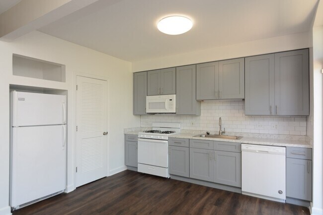 Foto del edificio - 5208 N Sawyer Ave