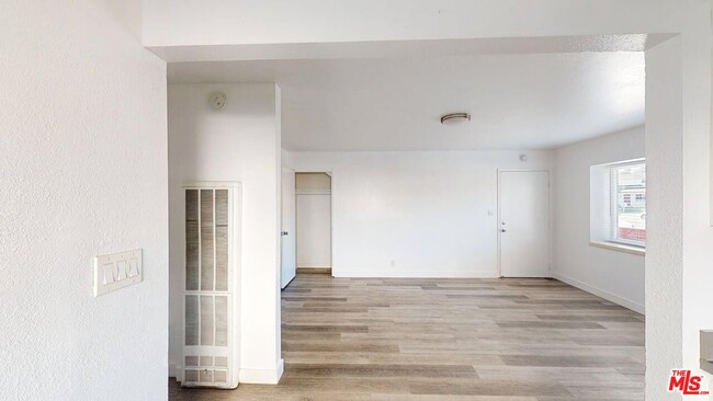 Foto del edificio - 2129 Monroe St