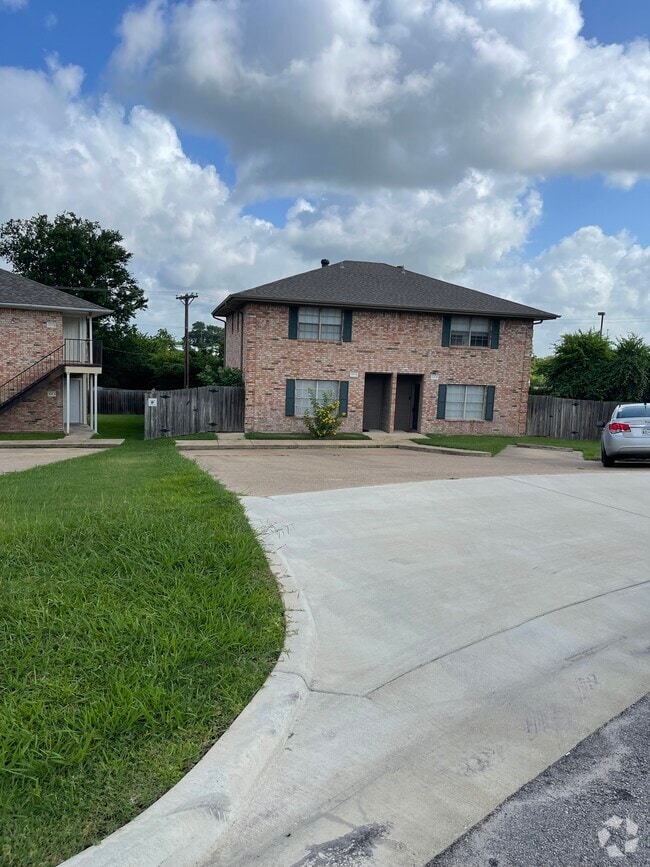 Building Photo - 1205 Vinyard Ct