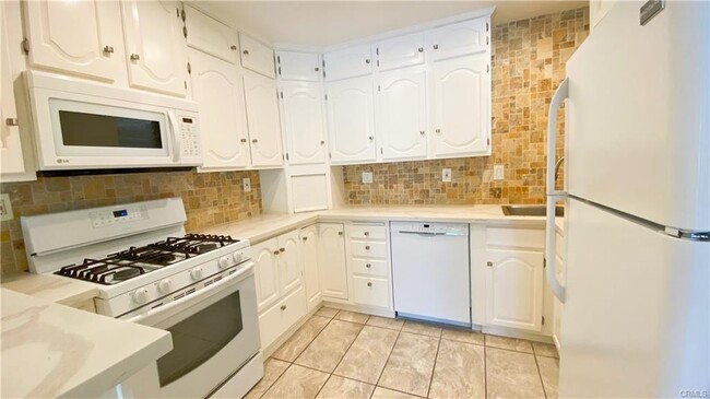 Building Photo - 5901 Canterbury Dr