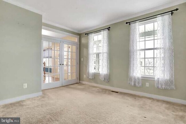 Foto del edificio - 515 Waterdale Dr