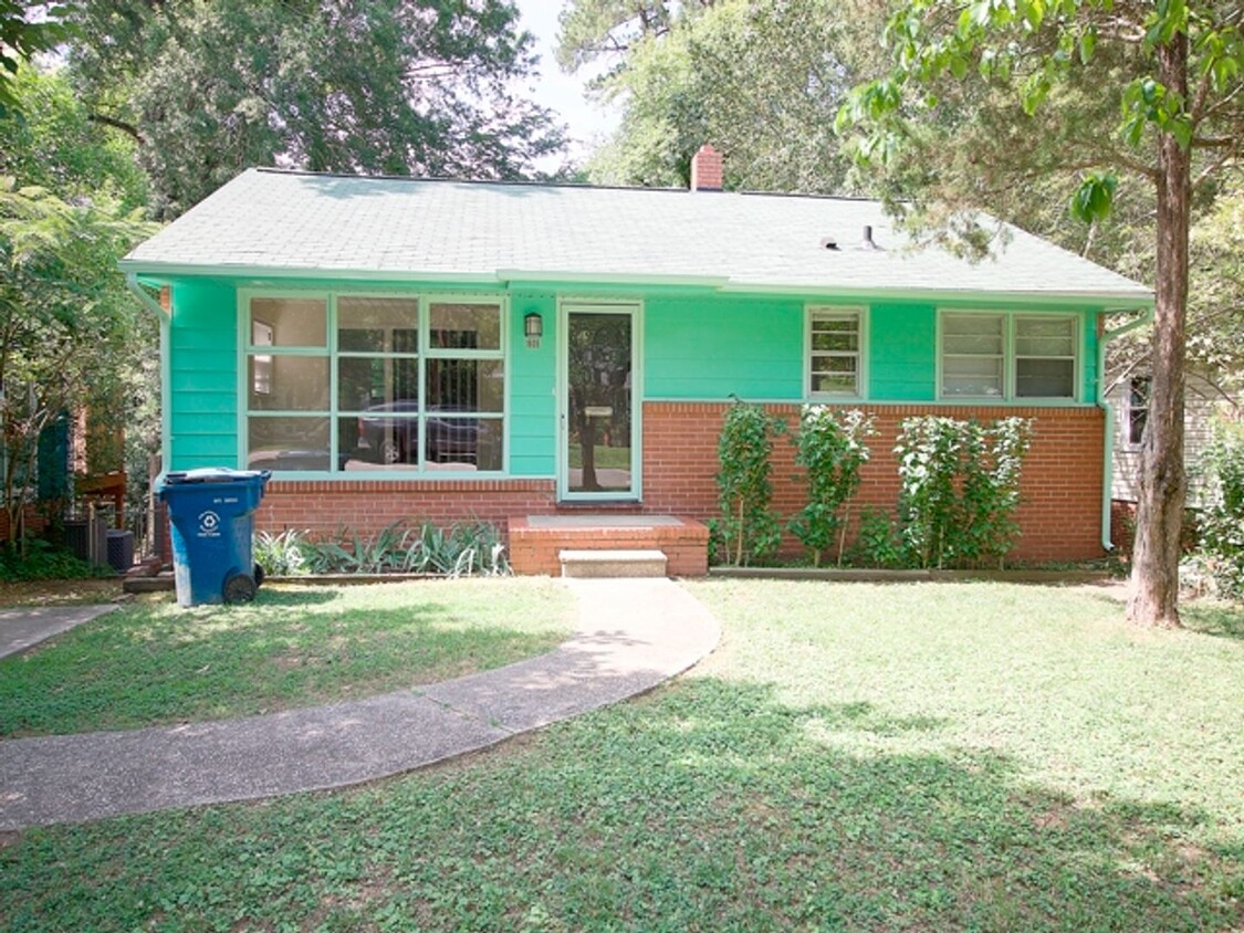 Primary Photo - Beautiful 3 Bedroom 1 Bath Home in Forest ...