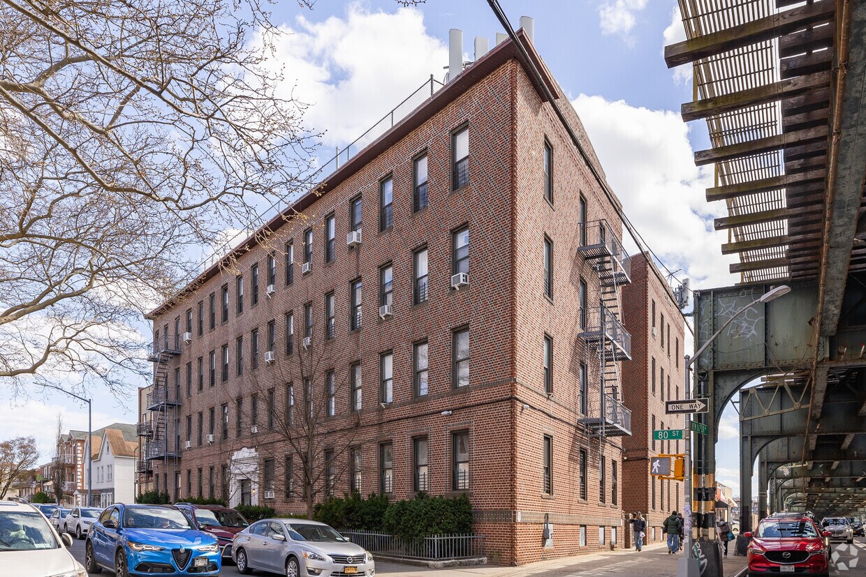 Foto principal - Carmela Court Apartments