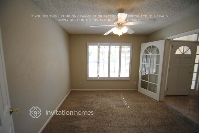 Building Photo - 2742 S Las Palmas