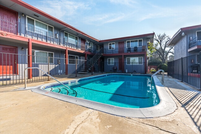 Swimming Pool - River Bend Park