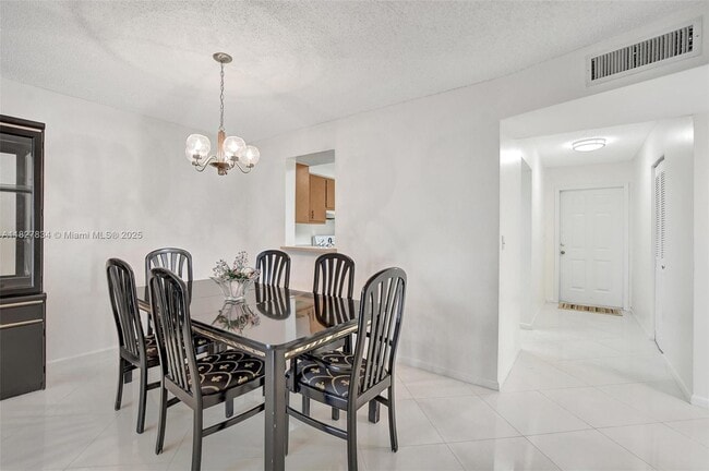 Building Photo - 7300 Lake Cir Dr