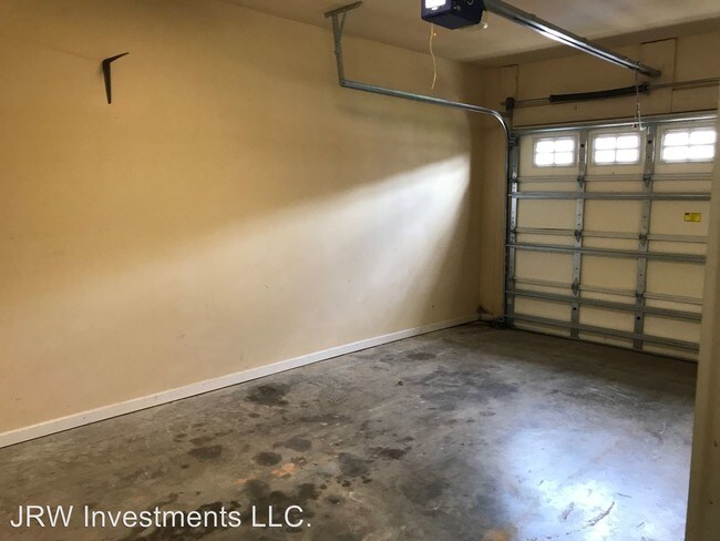 Building Photo - 170 Iron Horse Dr E