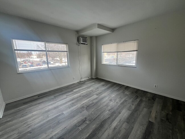 Building Photo - College Street Apartments