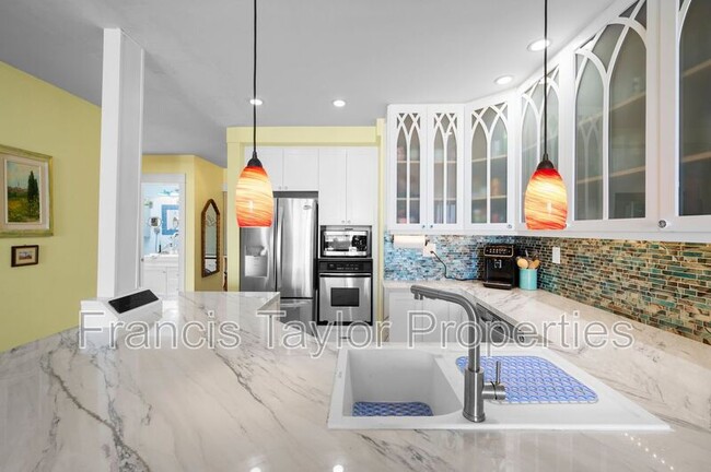 Building Photo - 5155 W Point Loma Blvd