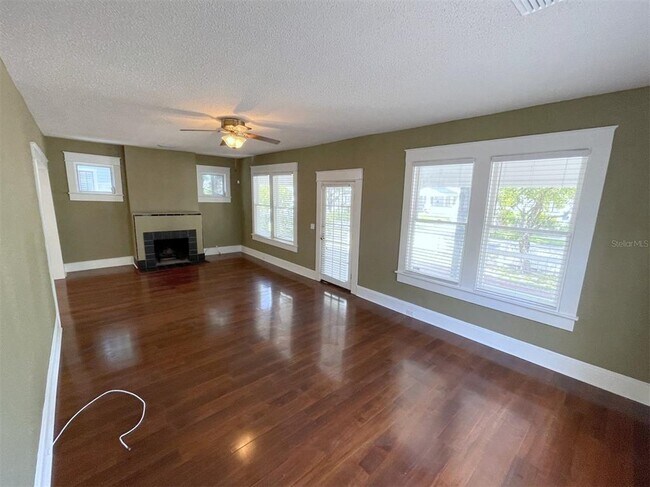 Building Photo - 2106 W Watrous Ave